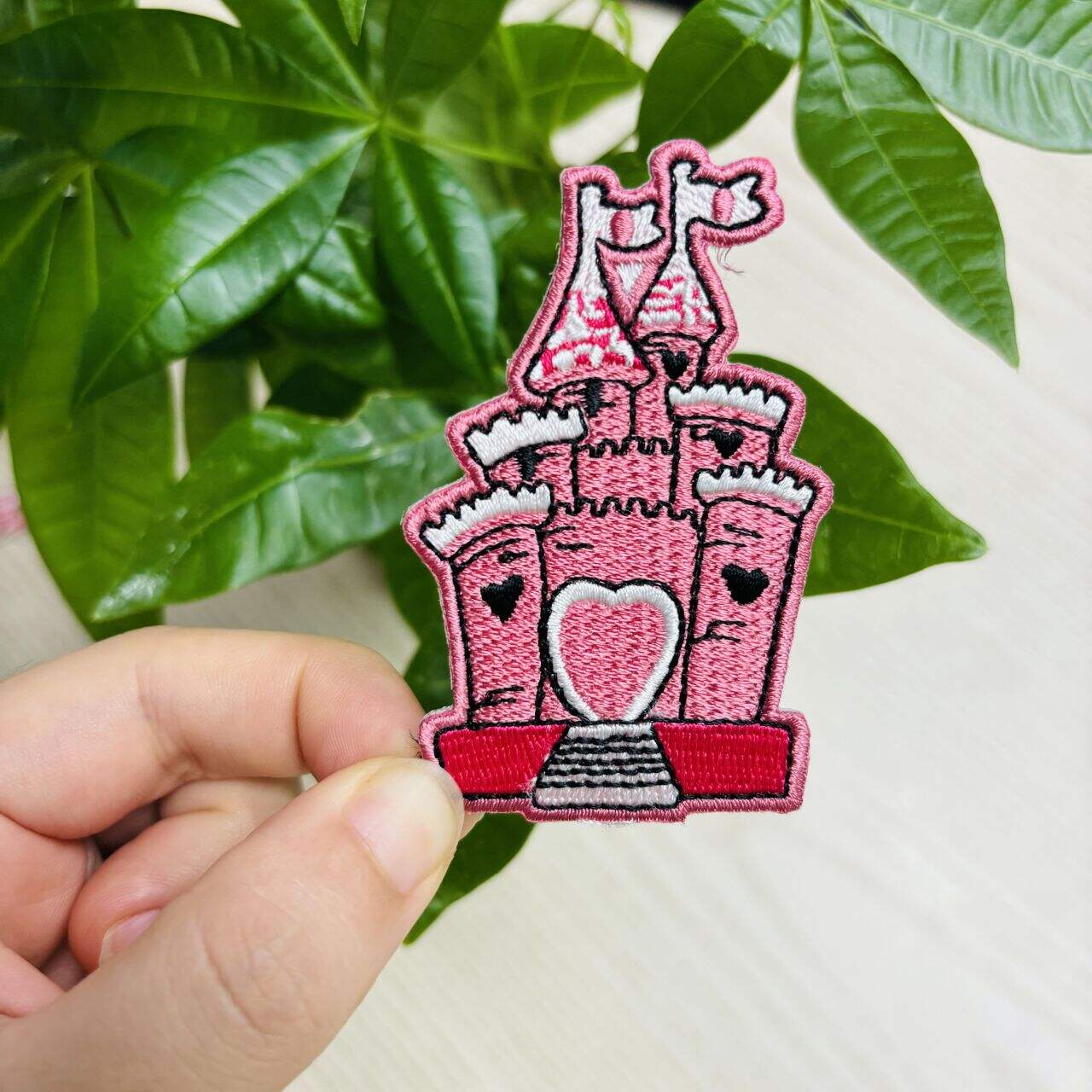 Bestickte Patches – Das perfekte Accessoire für jedes Outfit.