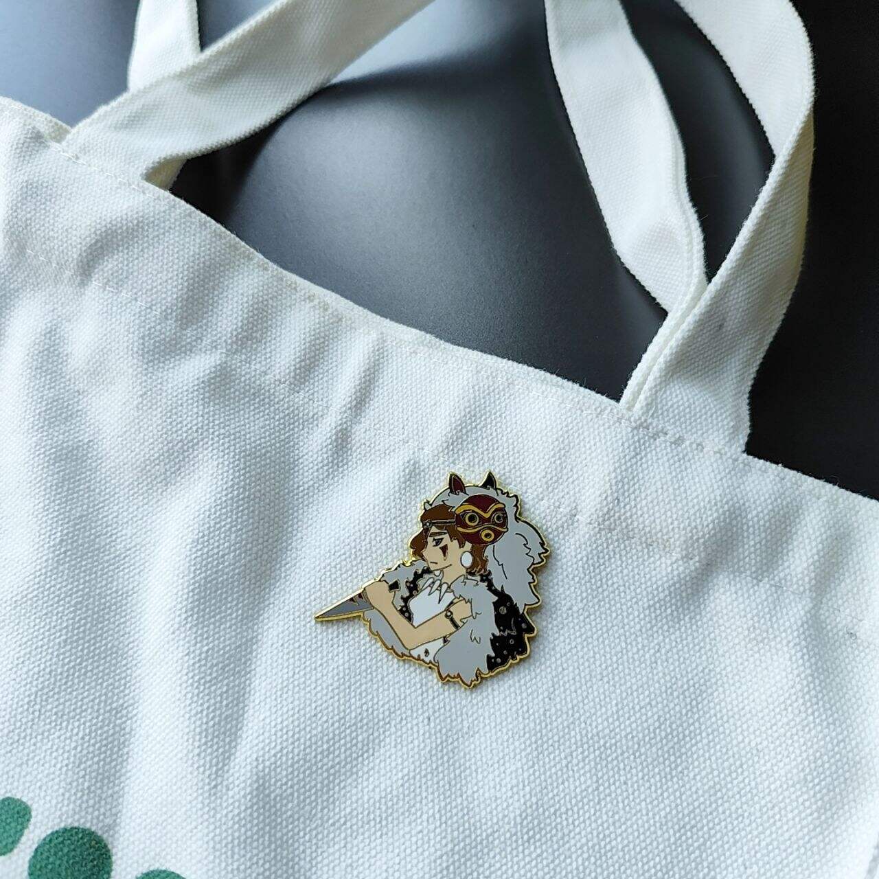 Makna di Balik Pin Pelangi