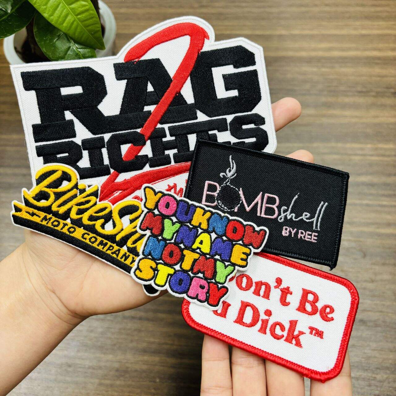 Hinzufügen von Persönlichkeit zu deinem Rucksack mit bestickten Patches