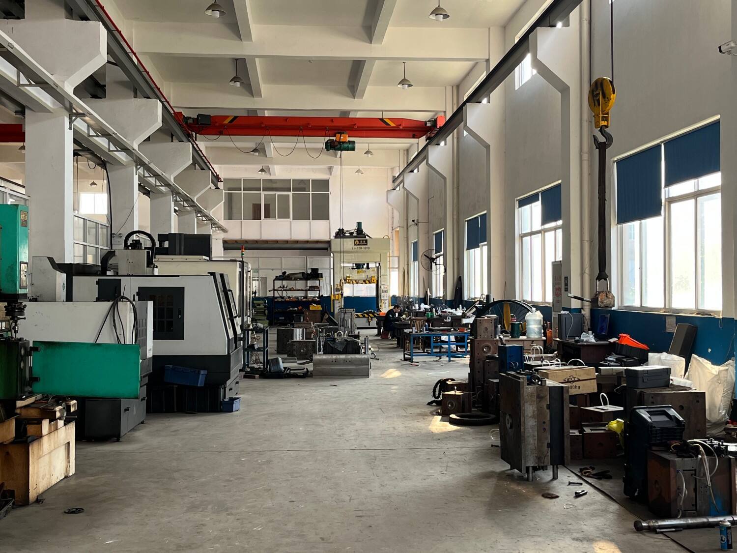 Black IP67 Waterproof & Dustproof Storage Case Compact & Customizable Foam 6L Capacity ODM/OEM Supported factory