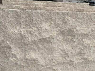 كيف تُصنع ألواح الكوارتزيت للوحات الجدران الكبيرة