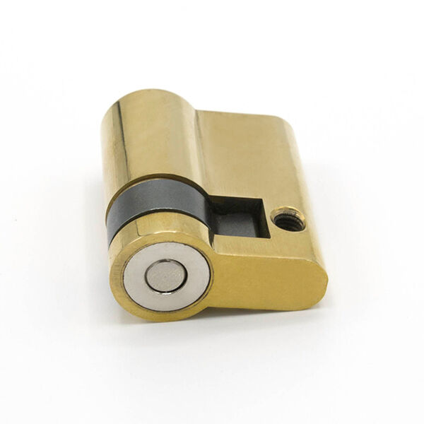 Verktygsfri halv cylinder för en ren design