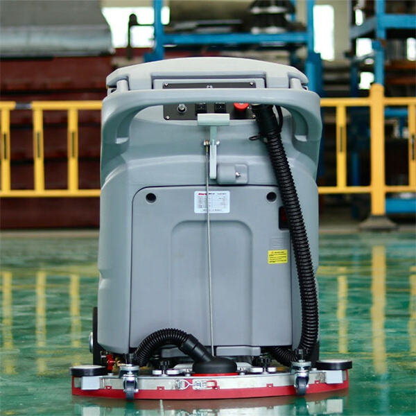 Paano Gamitin ang Push Floor Scrubber