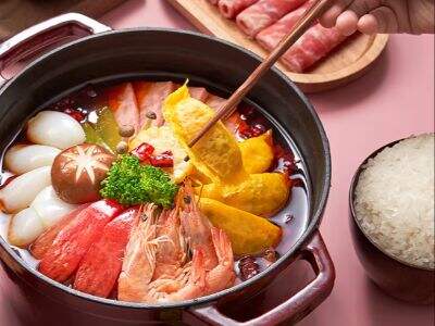 Turn Your Hot Pot into a Culinary Masterpiece with Tomato and Chili