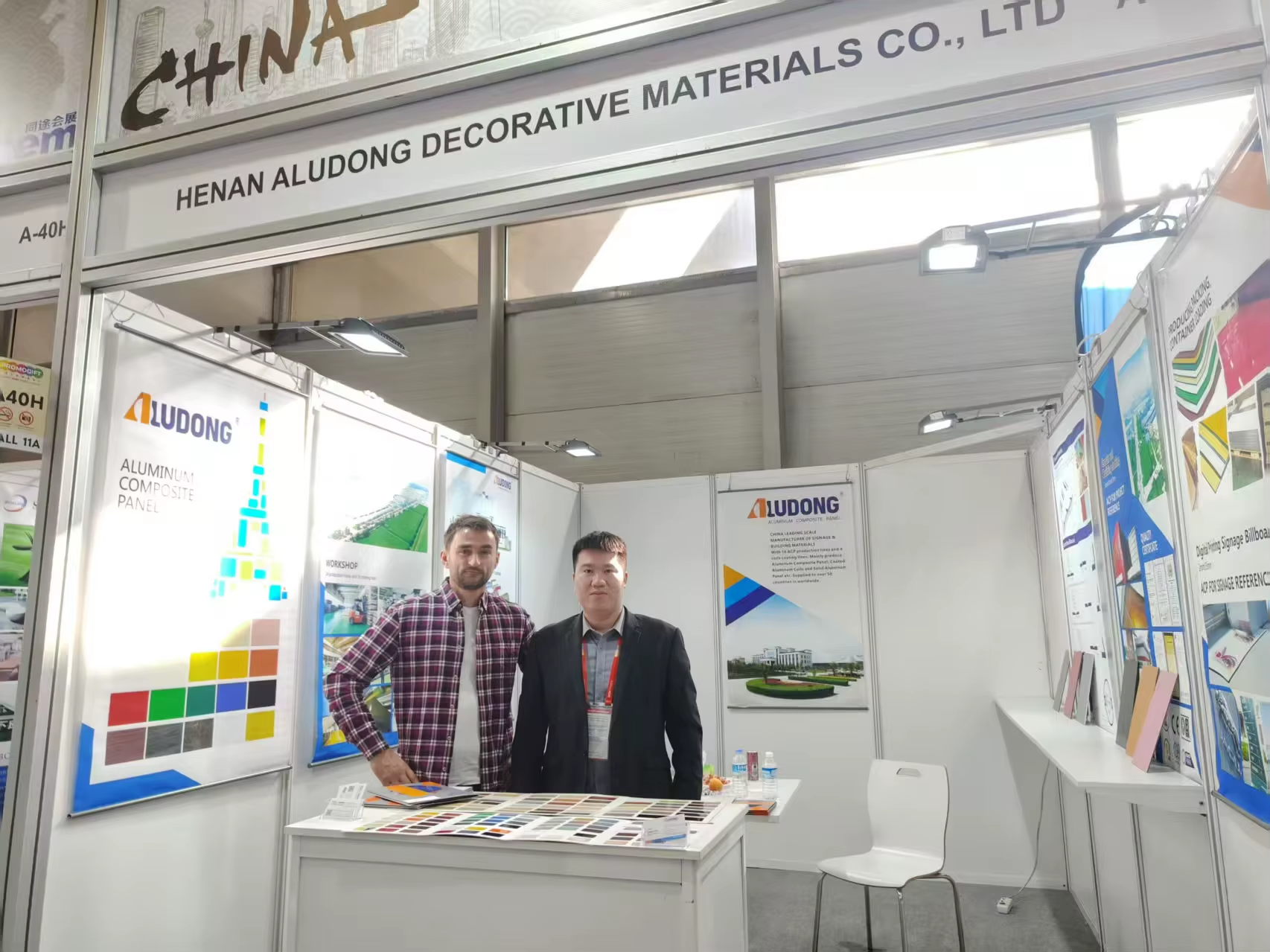 12mm Aluminum Honeycomb Fireproof Indoor Large Ceiling Wall Panels Aluminum Alloy Wallboard Honeycomb Composite Panels manufacture