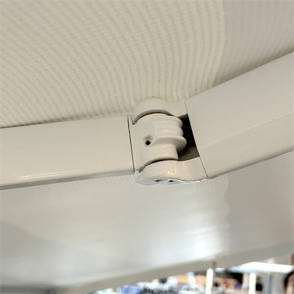 Améliorez votre expérience de camping ou d'activités en plein air avec nos auvents faciles à installer pour fourgons Sprinter