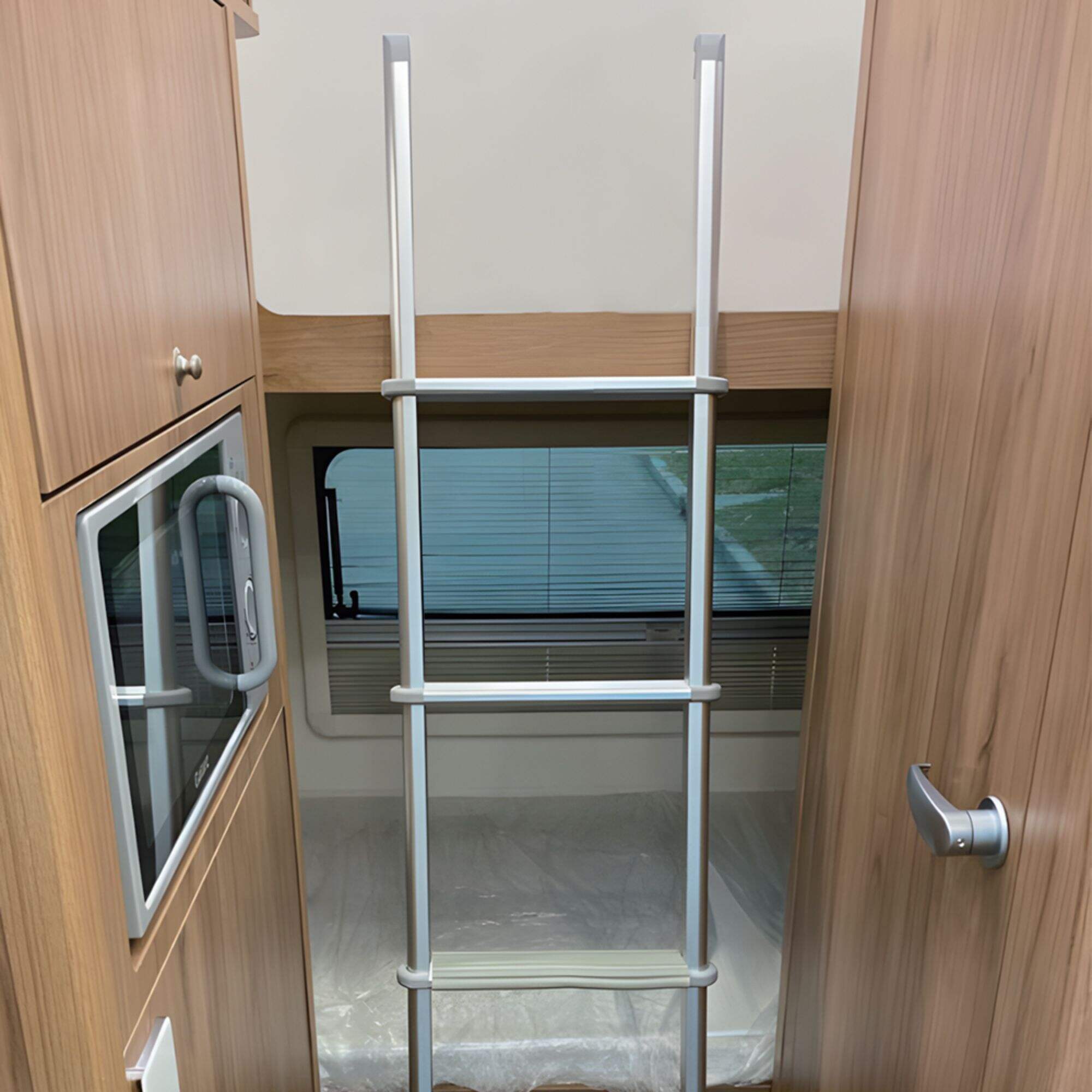 RV bunk ladder