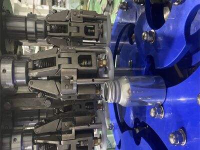 Cách Điều Khiển Kỹ Thuật Số Tăng Cường Độ Chính Xác Trong Các Máy Đổ Chất Lỏng