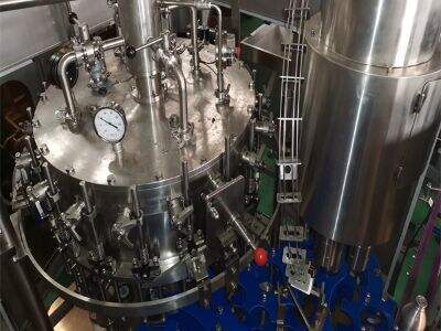 Comment optimiser la vitesse et l'efficacité des installations de remplissage automatique de bouteilles