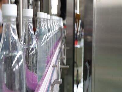 Những điều cần lưu ý khi mua một nhà máy chiết rót chai để xuất khẩu