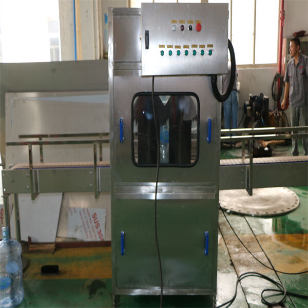 Steigern Sie die Produktivität und optimieren Sie Ihre Abläufe mit unseren innovativen Mini-Wasserabfüllmaschinen.