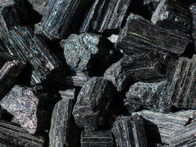 لماذا تُستخدم كريات التورمالين في الحلول الصناعية