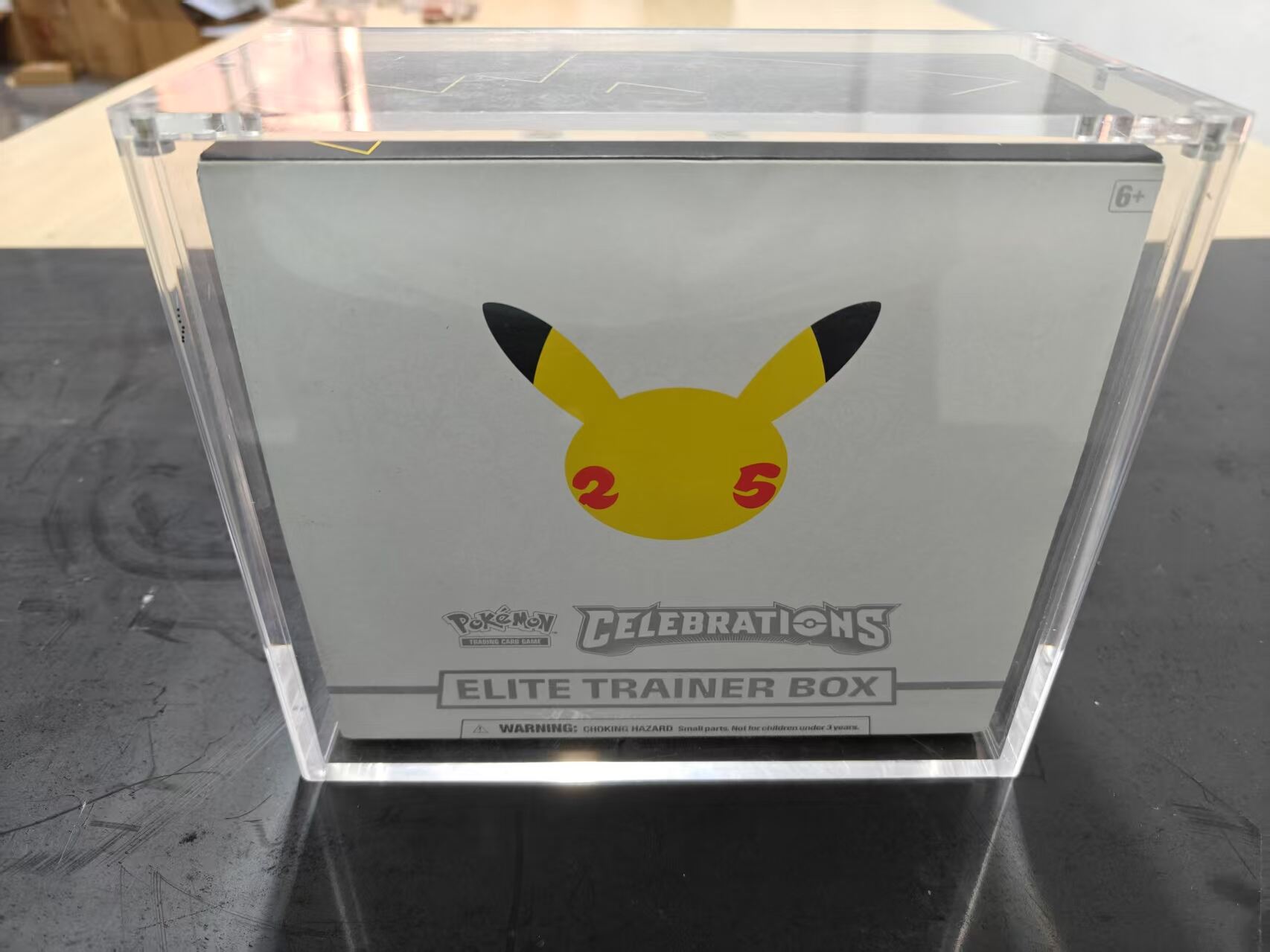 Premium 100% UV Resistant Acrylic Trainer Box Display Case Elite Trainer Cases Card Game Pokemon ETB Cases Magnetic Lid Portable manufacture