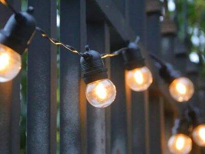 أفكار لإضاءة شجرة عيد الميلاد: كيف تُضيء شجرة عيد الميلاد مثل المحترفين