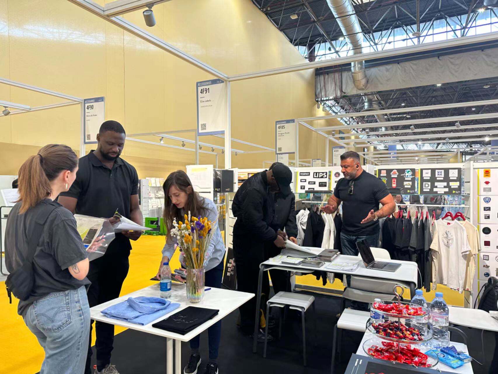 EYD Custom Chenille Embroidered Iron on Patches Logo Patches Heat Transfer Labels for T Shirt Clothes factory