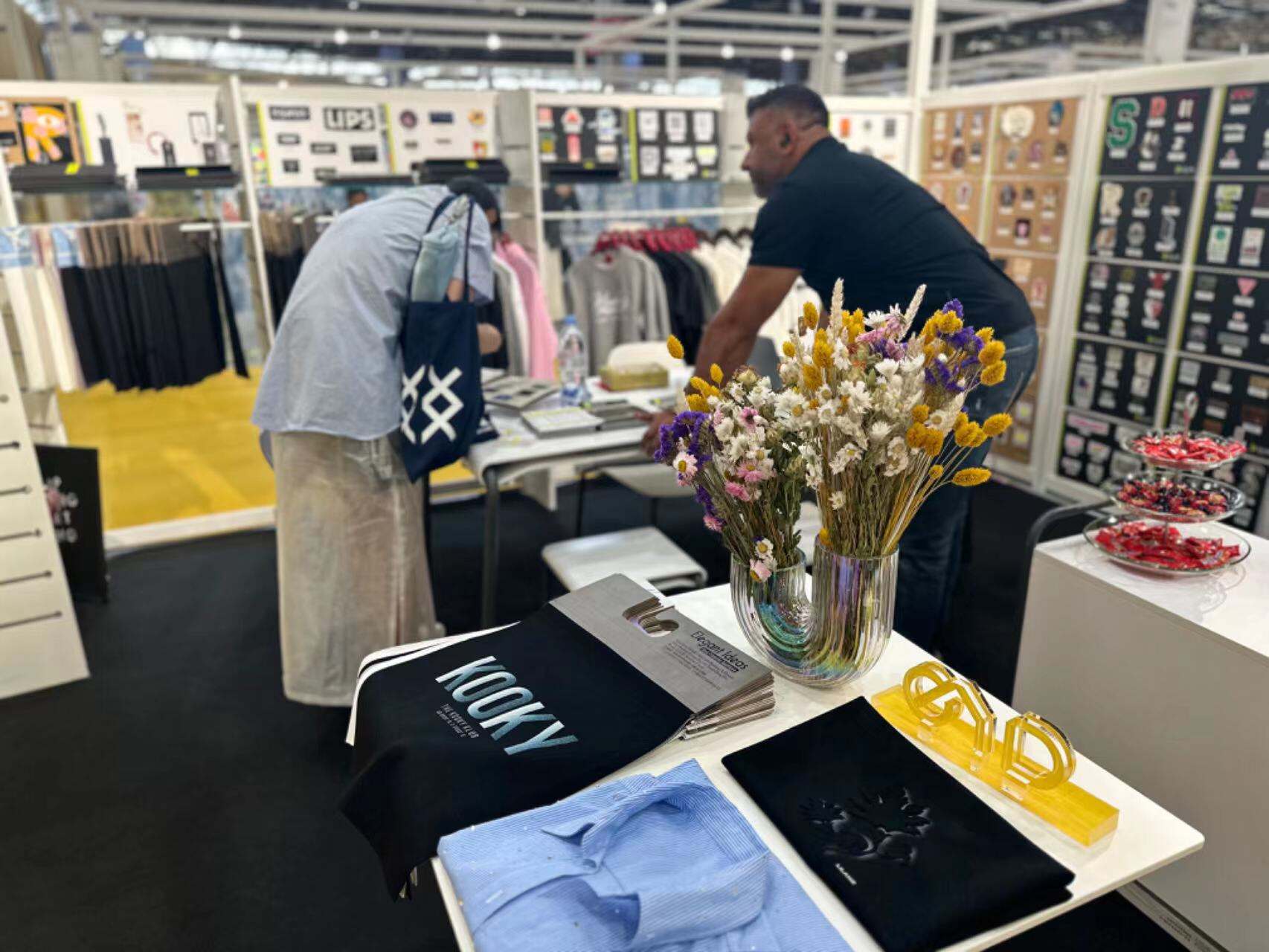 EYD Custom Chenille Embroidered Iron on Patches Logo Patches Heat Transfer Labels for T Shirt Clothes details