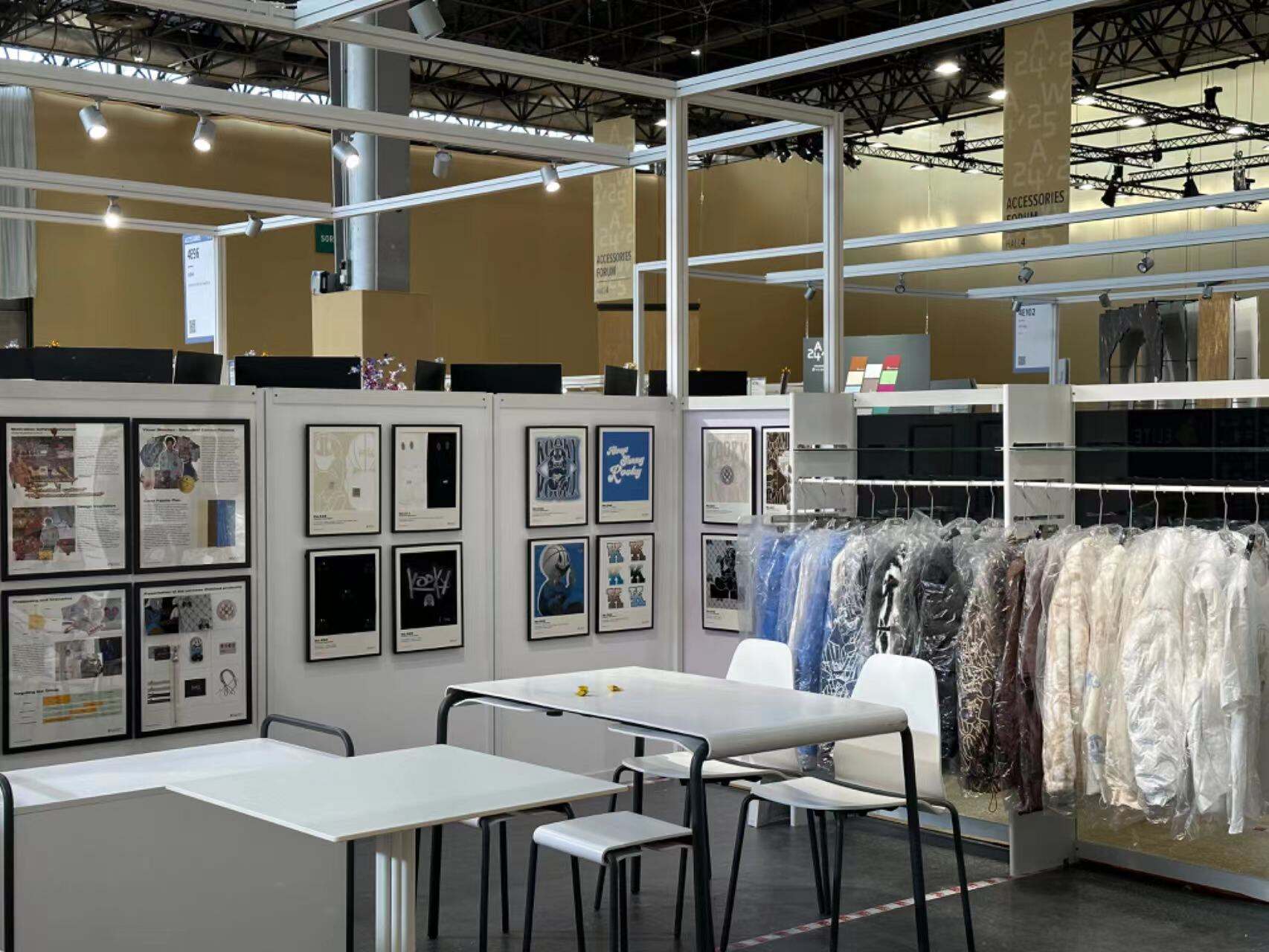 EYD Custom Chenille Embroidered Iron on Patches Logo Patches Heat Transfer Labels for T Shirt Clothes factory