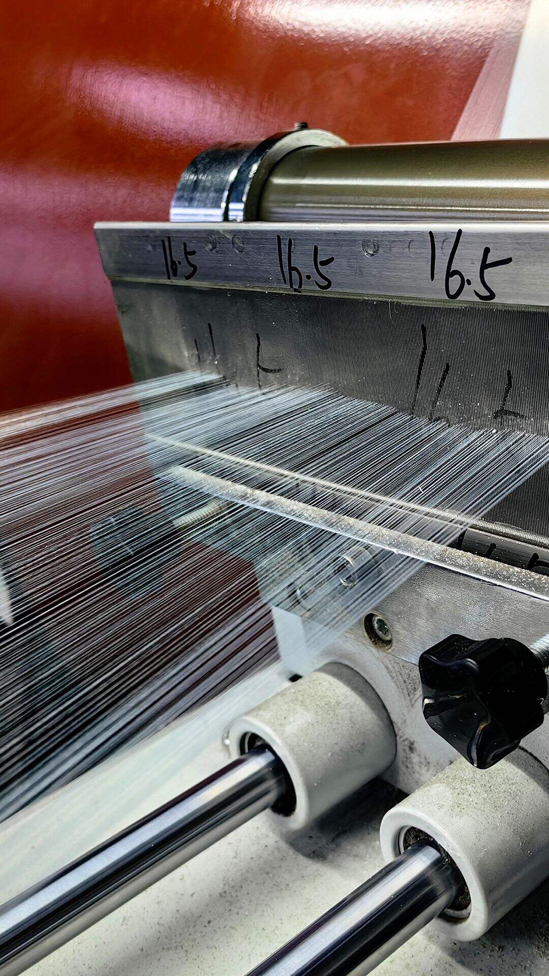 YARN ON WARPING MACHINE MAKING BEAM