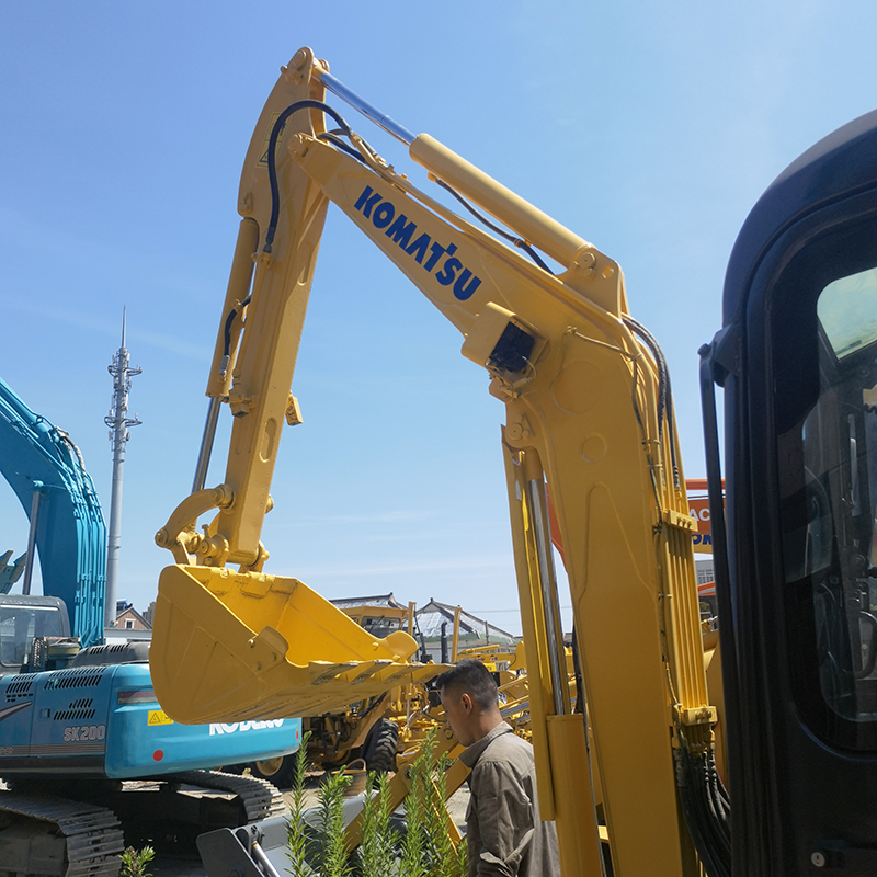 KOMATSU - PC35