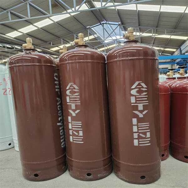 High-Purity Acetylene Gas Enhances Welding Work