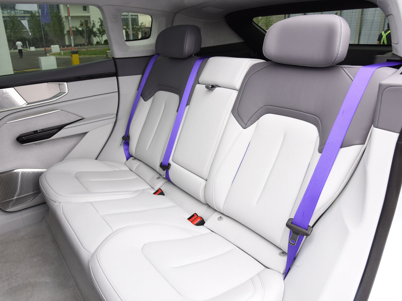 2023 5 Seats Sport New Energy Electric Vehicle supplier