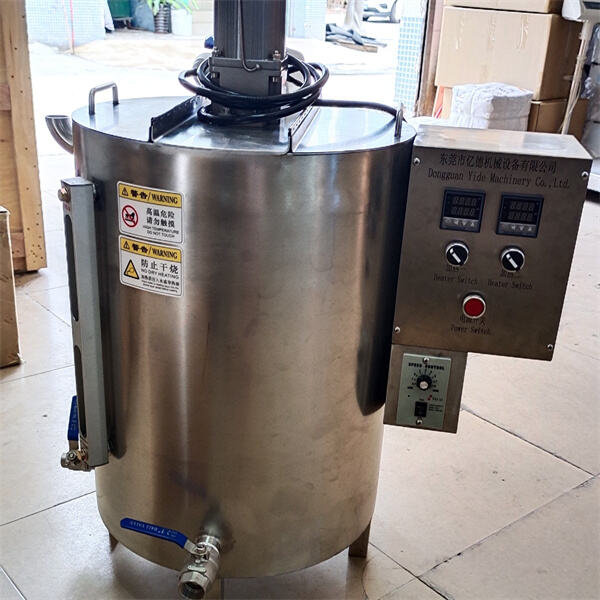 Prima, versa la cera nel tuo pentolino.