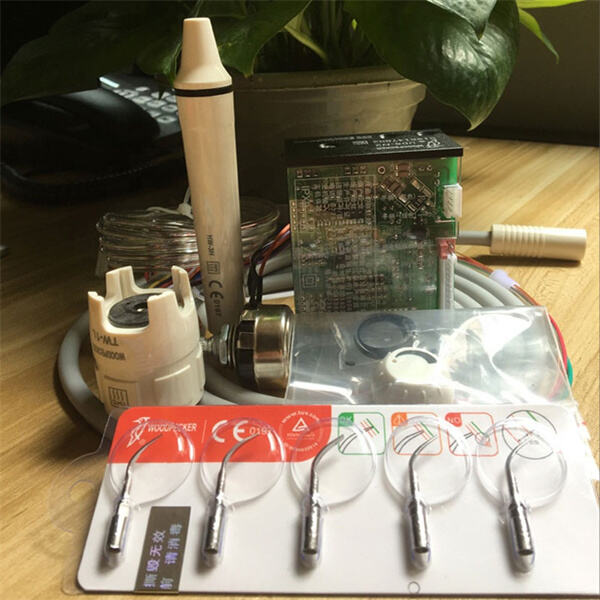 لماذا يعتبر مُنظف الأسنان بالموجات فوق الصوتية مثاليًا لتنظيف الأسنان بعمق