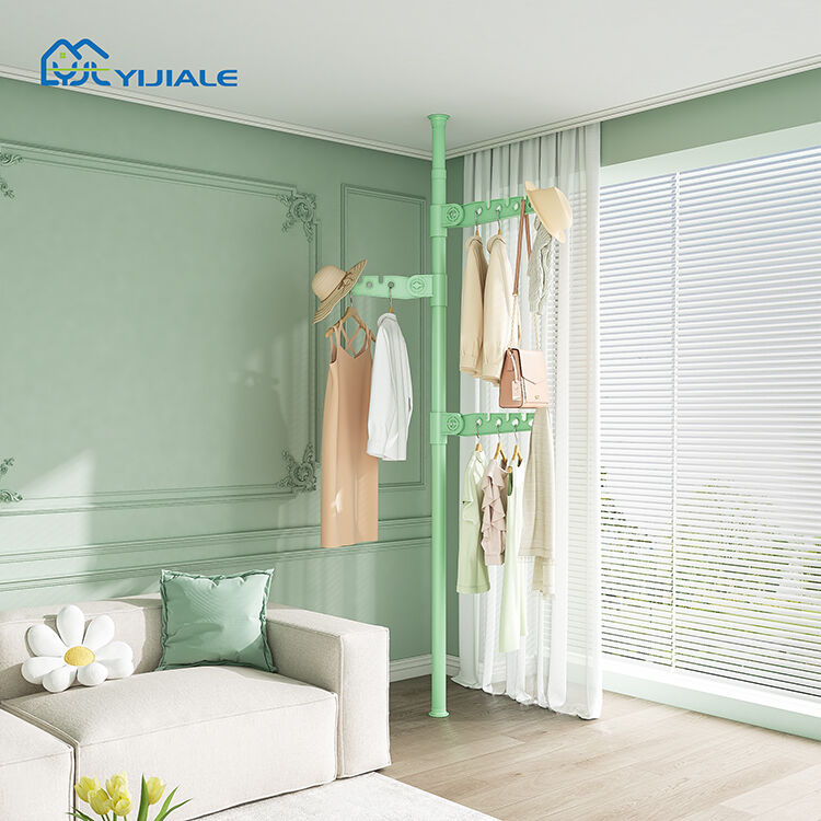 Stanghe per Abiti Eleganti come Punti Focali nella Tua Camera da Letto