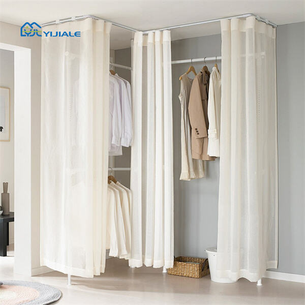 Clever storage solutions for a small Kleiderschrank.