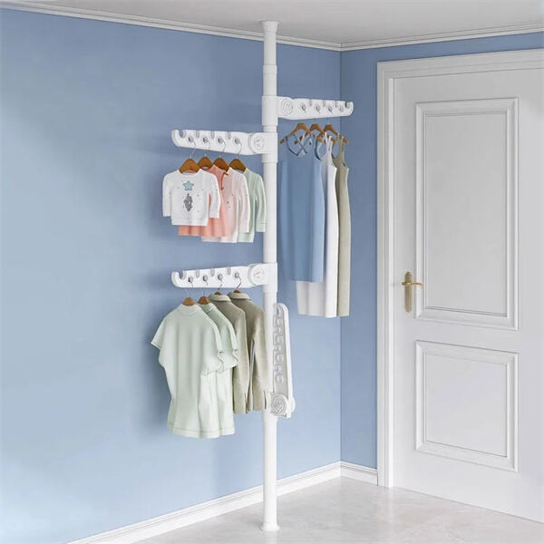 Fügen Sie mit einem Stahl-Kleiderständer einen Hauch moderner Eleganz hinzu