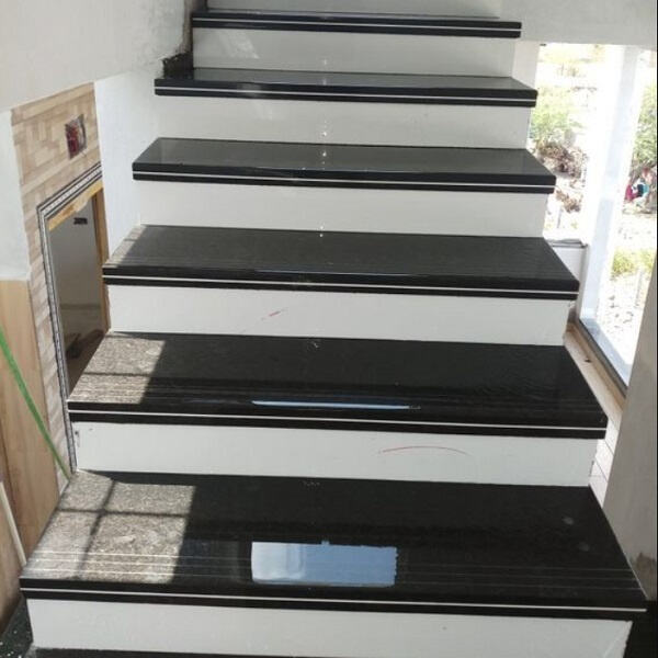 Kaligtasan ng Indoor Tile Stairs