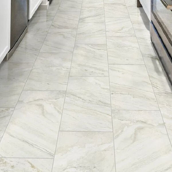 Utilizzo di piastrelle per pavimenti effetto legno beige