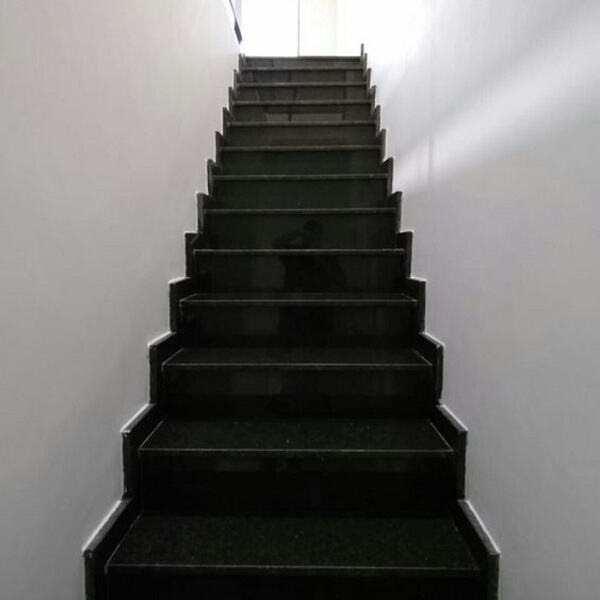 How to Use Black Stair Treads