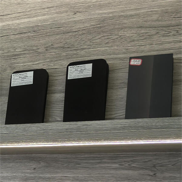 Schlank und modern mit PVC-Foamboard Schwarz