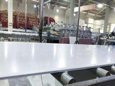 Comparación entre la tabla de coextrusión PVC y otros materiales