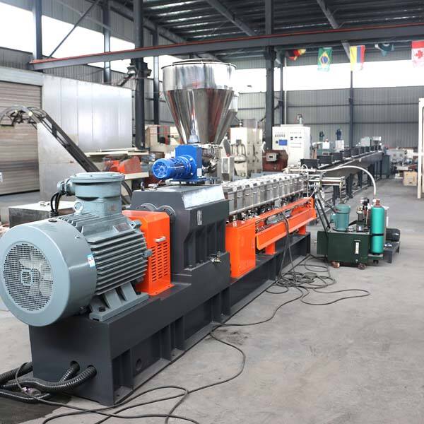 תכונות של מכונות Hot Melt Extruder