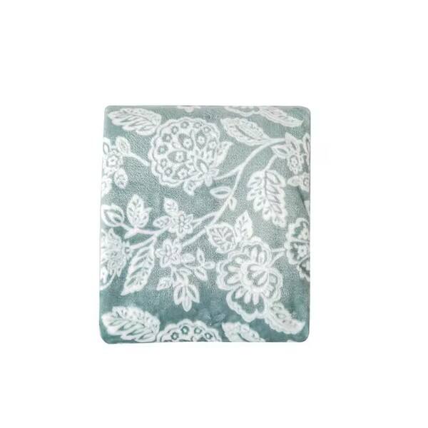 Stay comfy and chic with our floral-patterned flannel blankets