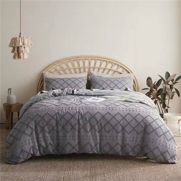 Experience ultimate comfort with a soft and fluffy duvet quil