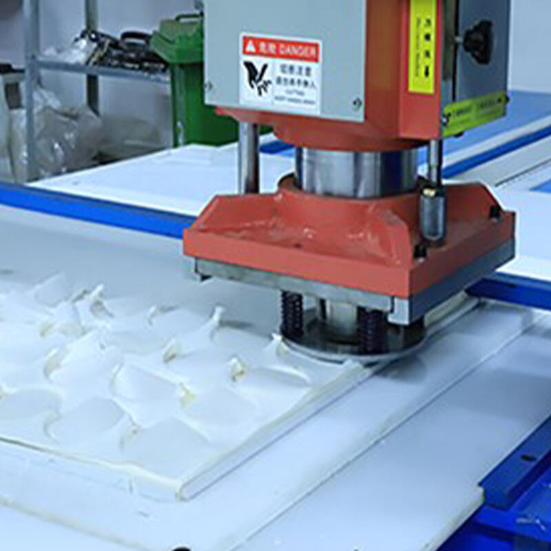 The production process of paper plastic packaging bags