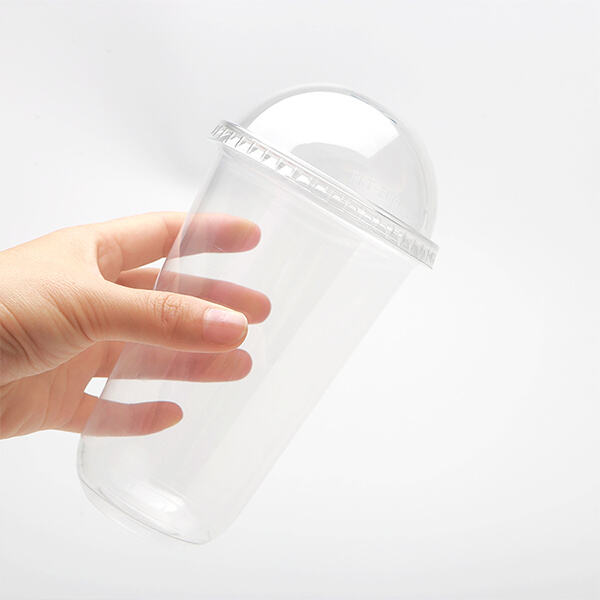 Clear Plastic Cups with Lids for Easy Serving