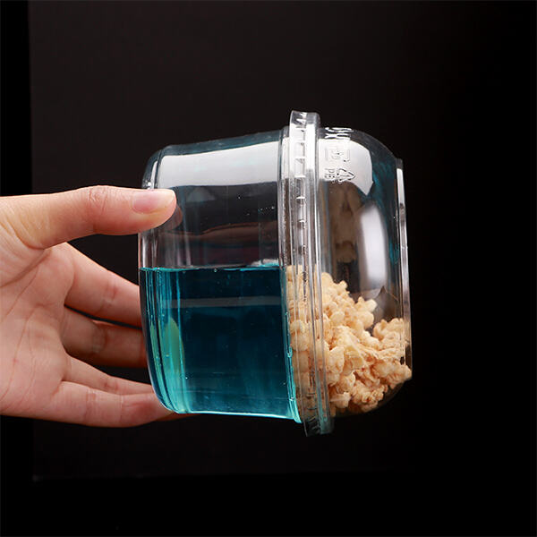 Eco-friendly plastic deli container with lid for sustainable food storage