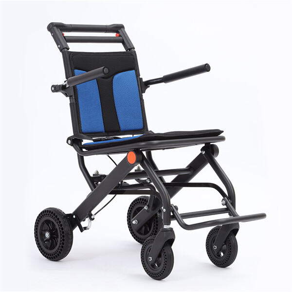 Преимущества складной инвалидной коляски