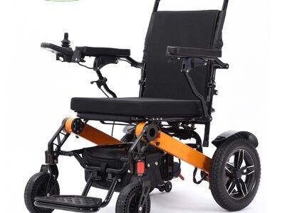 Cum se introduce un scaun cu rotile electric într-o mașină