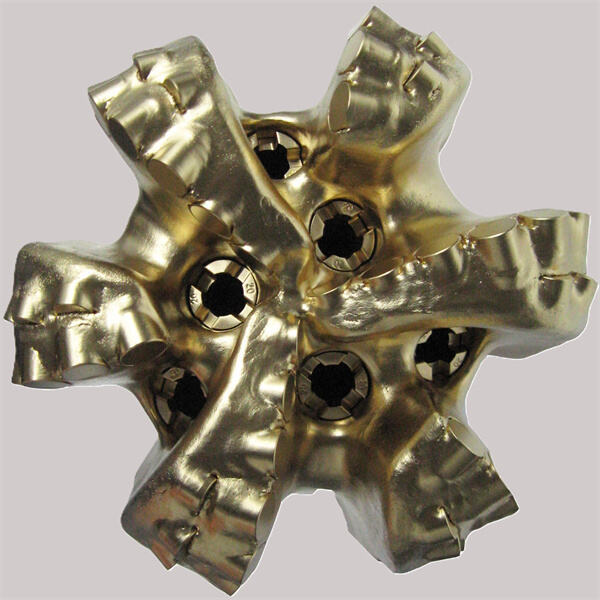 Four blades for faster and more efficient drilling results