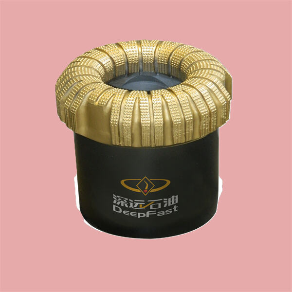 Obtenez des trous propres et précis avec un foret à noyau de 4 pouces