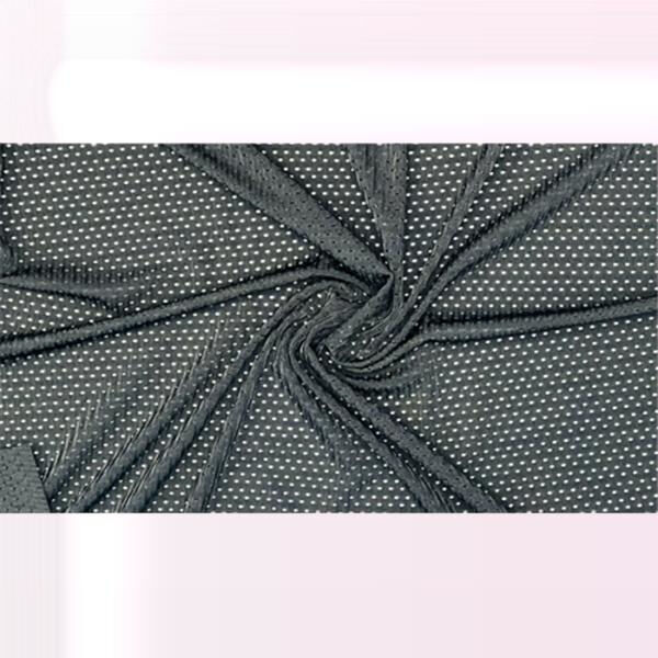 Un design détaillé rencontre la sophistication sombre dans la dentelle florale noire