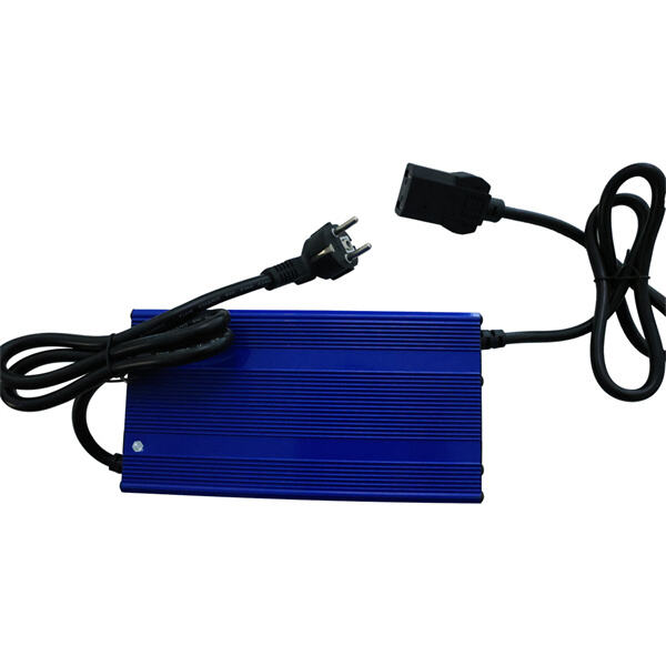 Profitez de longues balades avec une trottinette entièrement chargée, grâce à ce chargeur 36v