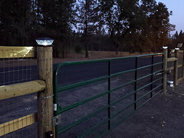 Outdoor Solar Post Cap Lights with gorgeous lighting effect