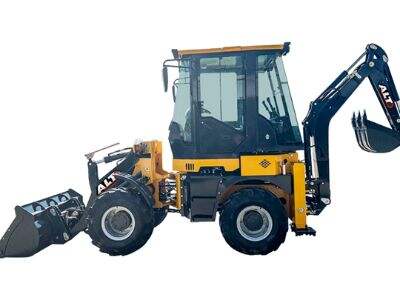 I forklift a quattro ruote vengono comunemente utilizzati nei magazzini e nei centri di distribuzione.