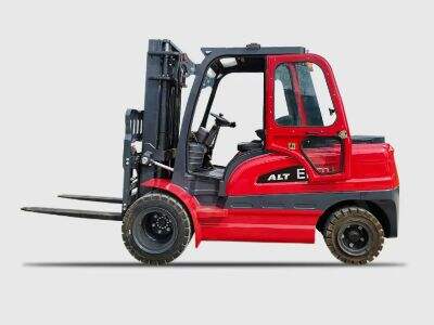 Ang Four-Wheel Forklifts ay Nagpapabuti ng Pagmamaneho ng Materyales sa Mga Maruming Gudal